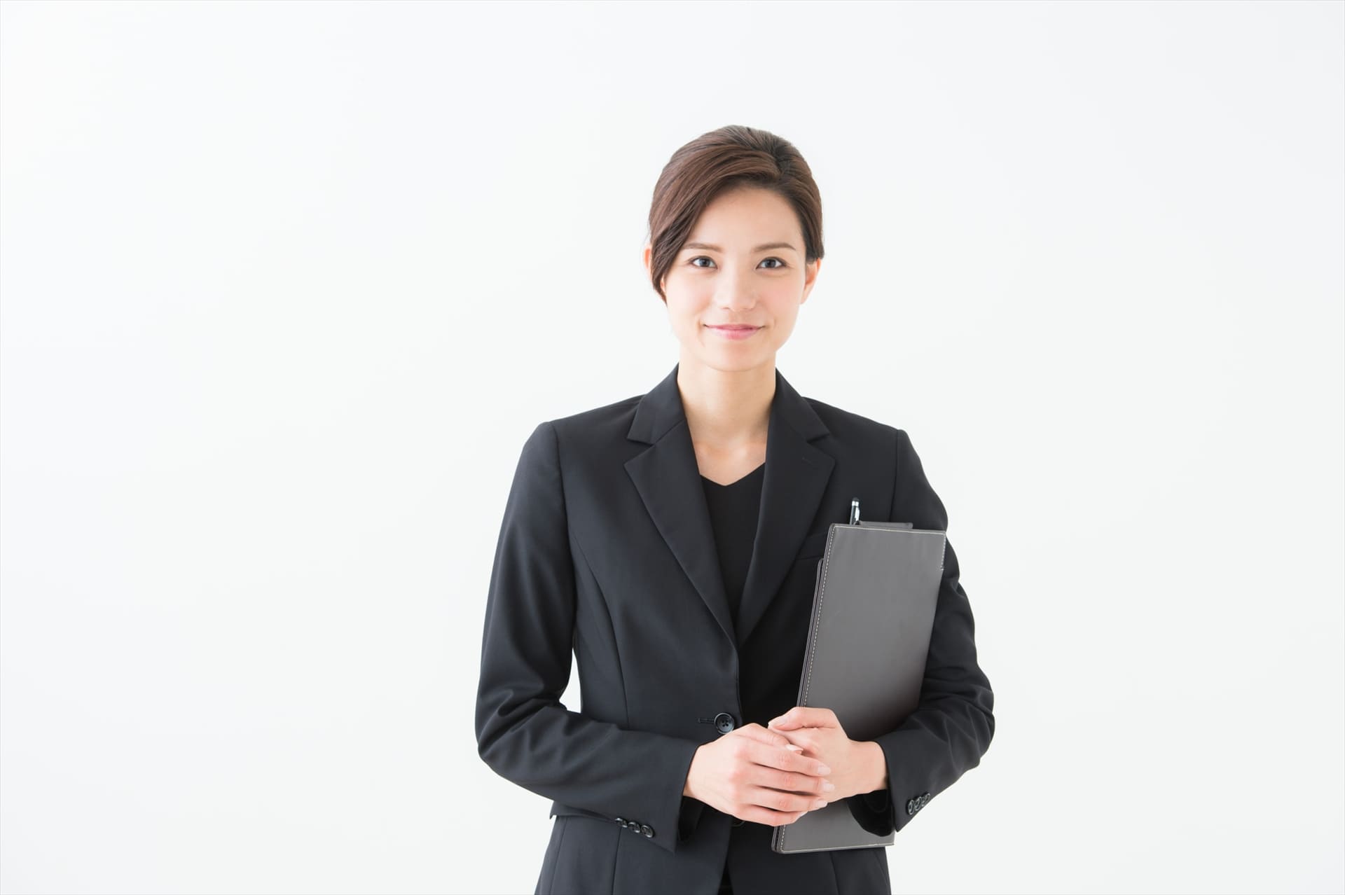 女性スタッフの細やかな対応と花に包まれる空間、明朗会計で安心できるお別れをご提案します。